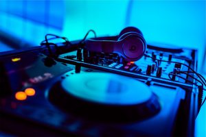 disc-jockey-wedding-playlist